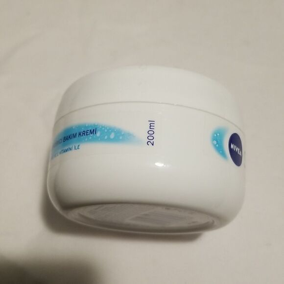 Nivea Soft Light Moisturizing Creme Face & Body new - Picture 2 of 5